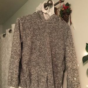 gray/white Fuzzy sweatshirt